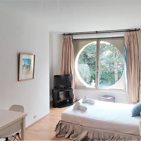 Cozy Studio Equipped With Indoor Heated Pool In Standing Residence